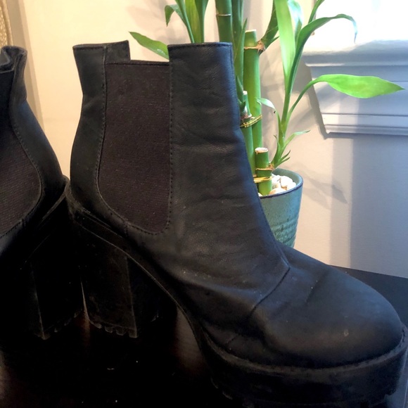 Chunky Black Heeled Ankle Boots - Picture 1 of 2